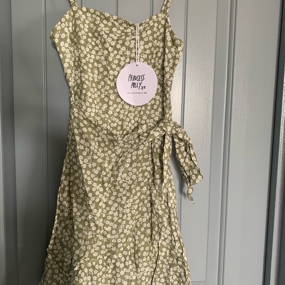 Princess Polly Dresses & Skirts - COPY - Princess Polly simona mini dress green